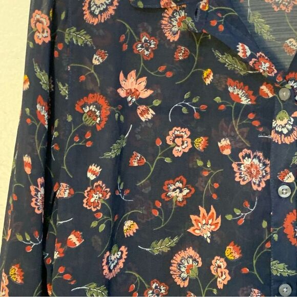 HOLLISTER Blouse Women’s Medium Button Navy Blue Sheer Pink Floral High Low. - Picture 4 of 12